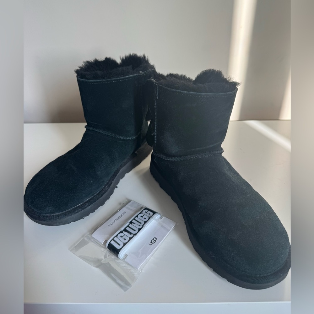 UGG Women’s Mini Bailey Bow II boots
